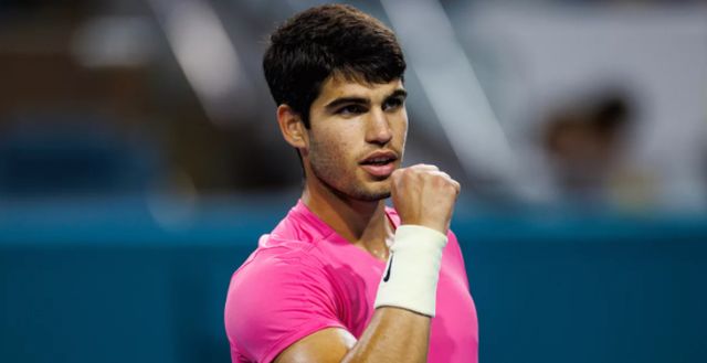 表现得近乎 表现得近乎