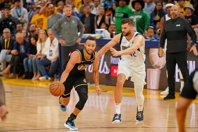 在他刚刚进 在他刚刚进